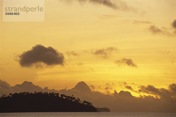 Blick in Richtung Kapa Island bei Sonnenuntergang  Vava'u Group  Tonga  Pazifische Inseln  Pazifik