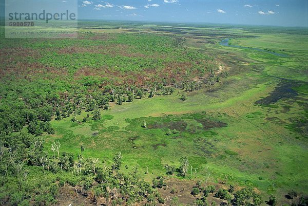 Luftbild von Feuchtgebieten in der Aue des East Alligator River bildet die Grenze zwischen Arnhemland und Kakadu-Nationalpark im Northern Territory  Australien  Pazifik