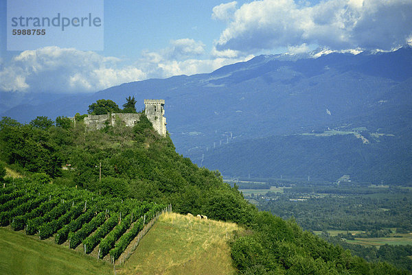 Schloss Le Miolans  in der Nähe von Chambéry  Savoie Rhone Alpes  Frankreich  Europa