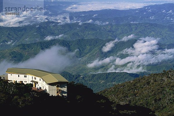 Laban Rata Resthouse  eine Haltestelle der Bergsteiger am Mount Kinabalu  Sabah  Malaysia  Südostasien  Asien