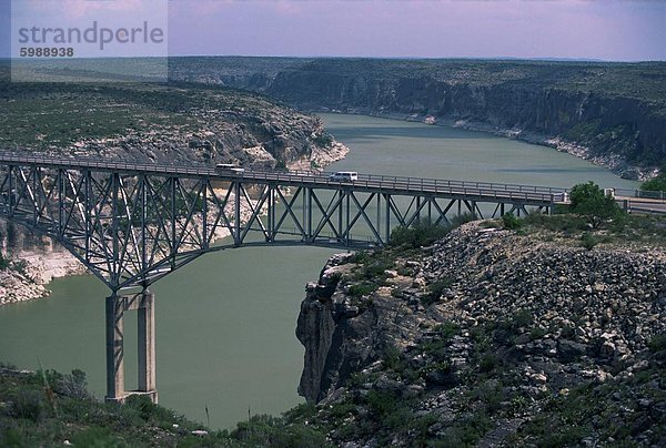 Autobahn 40 Brücke über den Rio Pecos  östlich von Langtry  West-Texas  Vereinigte Staaten von Amerika  Nordamerika