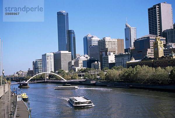 Skyline der Stadt und den Yarra River  Melbourne  Victoria  Australien  Pazifik