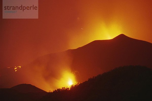 Eruptionen am Monti Caltarazzo Fissur und Piano del Lago Kegel auf den Ätna  Sizilien  Italien  Europa