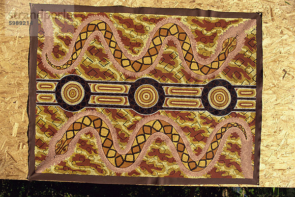 Ein Traum-Gemälde mit Schlangen der Walpiri Stamm  Australien  Pazifik