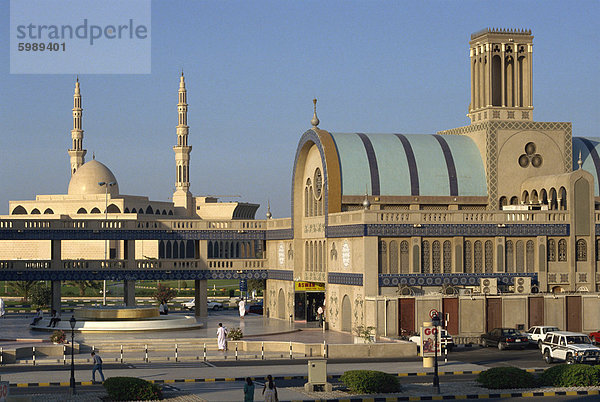 Neue Souk und neue Moschee  Sharjah  Vereinigte Arabische Emirate  Naher Osten