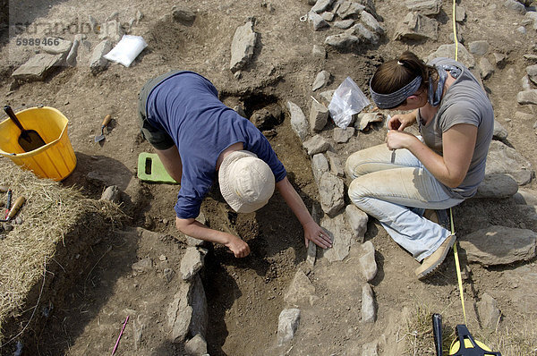 Archäologische Ausgrabung von einem Grab von Cambria Archäologie an West Winkel Bay  Pembrokeshire  Wales  Vereinigtes Königreich  Europa