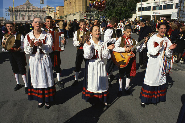 Internationale Folklore-Festival Parade  Agrigento  Sizilien  Italien  Europa