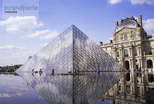 Musée du Louvre und Pyramide  Paris  Frankreich  Europa