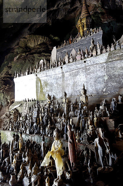 Die Pak Ou Höhlen  eine bekannte buddhistische Stätte und Wallfahrtsort  25 km von Luang Prabang  Laos  Indochina  Südostasien  Asien