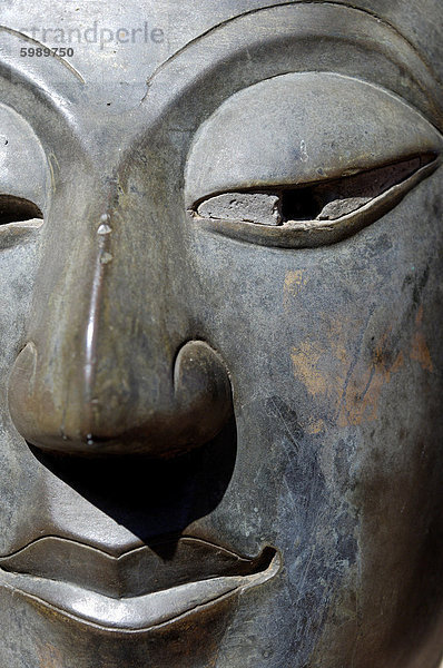 Detail der Buddha-Statue im Wat Phra Keo  ursprünglichen Speicherort der Smaragd-Buddha  von den Thais 1778 beschlagnahmt und in Bangkok  Vientiane  Laos  Indochina  Südostasien  Asien