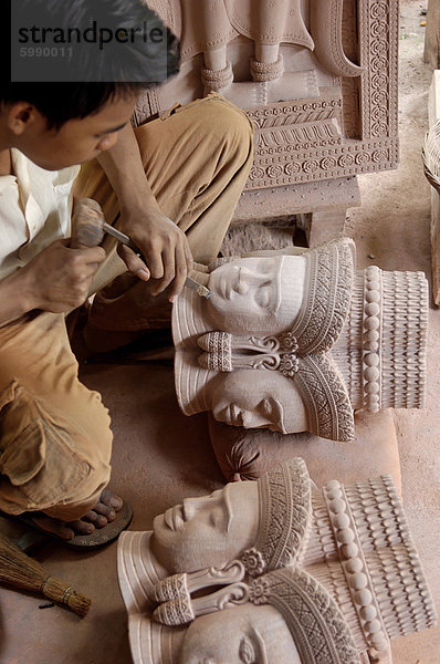 Sandstein und Holzschnitzerei  Carving Association und Waise Career Center  Siem Reap  Kambodscha  Indochina  Südostasien  Asien