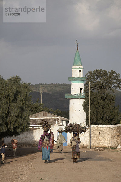 nahe Frau tragen Großstadt Afrika Äthiopien Moschee