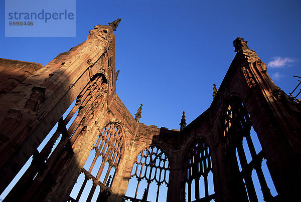 Dom-Ruinen im Abendlicht  Coventry  West Midlands  England  Vereinigtes Königreich  Europa