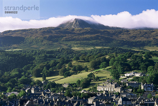 Der Markt Stadt Dolgellau Gegend Idris (Cader Idris) Bergen  Snowdonia Nationalpark  Wales  Vereinigtes Königreich  Europa