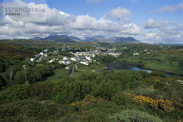 Clifden und die zwölf Pins oder Benna Beola Berge  County Galway  Connacht  Eire (Irland)  Europa