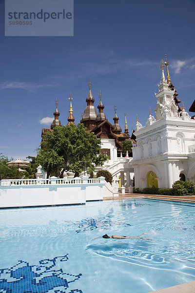 Thai Frau Schwimmen  Mandarin Oriental Resort  Chiang Mai  Thailand  Südostasien  Asien