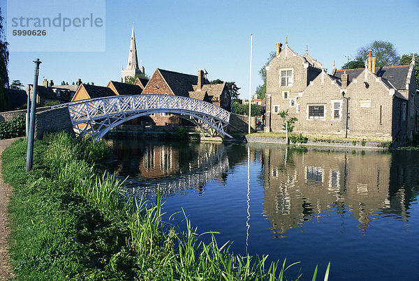 Chinesisch-Brücke am Great Ouse River in Godmanchester Huntingdon  Cambridgeshire  England  Vereinigtes Königreich  Europa