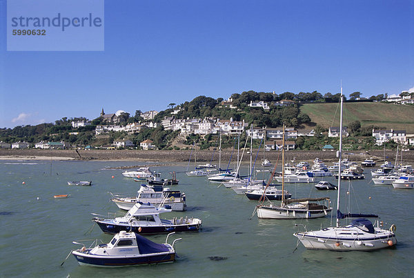 Hafen von Gorey  Gorey  Grouville  Jersey  Kanalinseln  Großbritannien  Europa