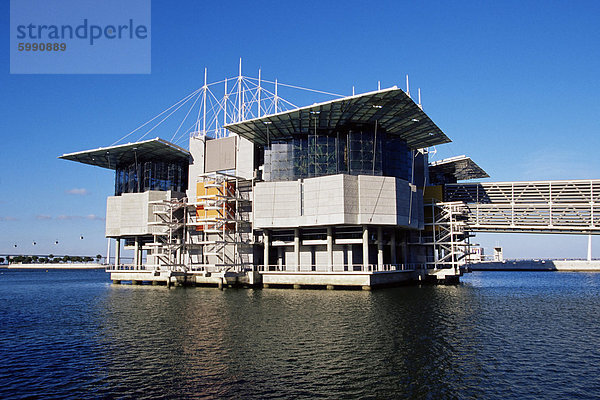 Das Ozeanarium  das größte in Europa  Parque Das Nacoes (Park der Nationen)  Lissabon  Portugal