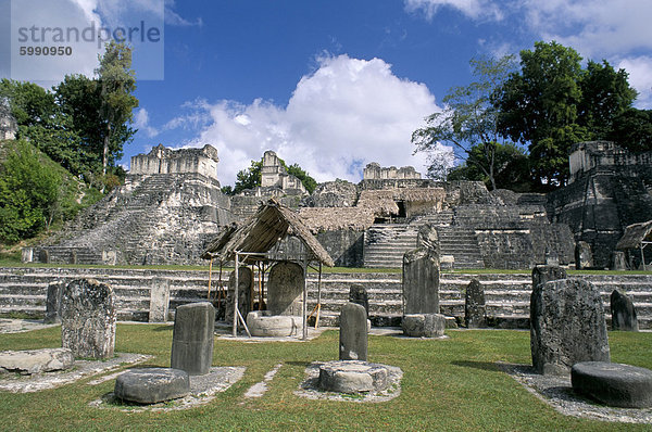 Stelen im Vordergrund  North Acropolis  Tikal  UNESCO World Heritage Site  Guatemala  Zentralamerika