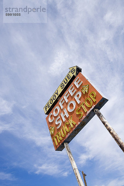 Coffee-Shop Schilder  Mojave-Wüste  California  Vereinigte Staaten von Amerika  Nordamerika