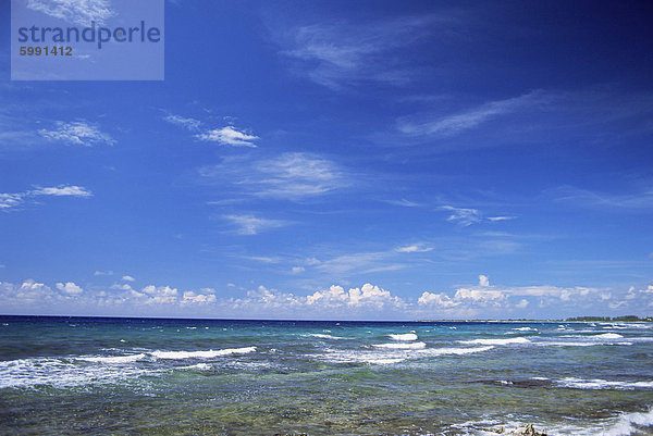 Das Meer aus Kokosnuss Spaziergang Bay  Grand Cayman  Kaimaninseln  Westindien  Mittelamerika