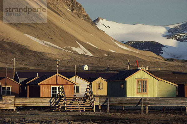 Amundsens Base  wissenschaftliche Basis  einmal eine Kohlegrube  Ny Alesund  Svalbard  Arktis  Norwegen  Skandinavien  Europa