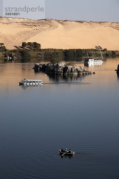 Mit Blick auf den Nil bei Assuan  Ägypten  Nordafrika  Afrika