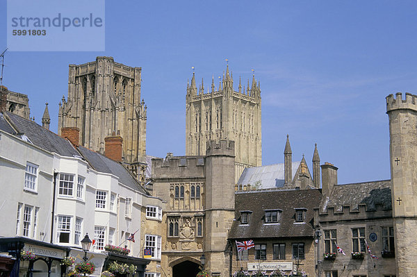 Marktplatz und der Kathedrale von Wells  Somerset  England  Vereinigtes Königreich  Europa