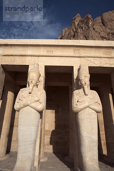 Osirid Statuen am Deir al Bahri  Funerary Tempel der Hatschepsut  Theben  UNESCO Weltkulturerbe  Ägypten  Nordafrika  Afrika