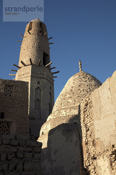 Die Lehmziegeln Zitadelle bei Al-Qasr  Dakhla  Ägypten  Nordafrika  Afrika