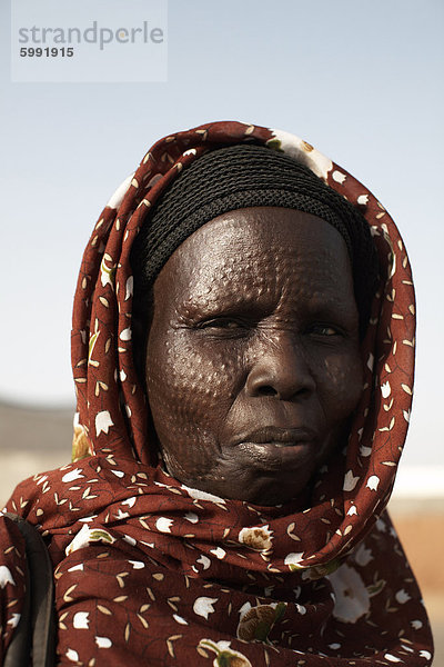 Süden sudanesische Frau Lager Stammes-Skarifizierung Kennzeichnungen  Khartum  Sudan  Afrika