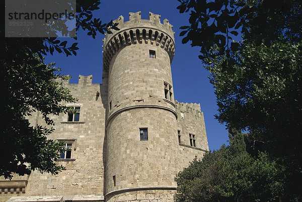 Aussenansicht des Turmes auf der Burg der Ritter in der Altstadt von Rhodos  auf der Insel Rhodos  Dodekanes  griechische Inseln  Griechenland  Europa