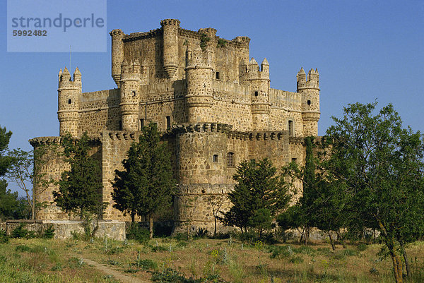 Aussenansicht des Schlosses am Guadamur  Toledo  Kastilien-La Mancha (Castilla La Mancha)  Spanien  Europa