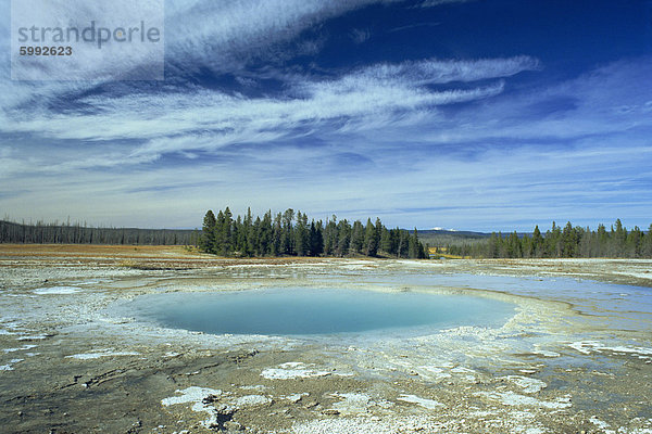 Opal Pool  Midway Geyser Basin  Yellowstone National Park  UNESCO World Heritage Site  Wyoming  Vereinigte Staaten von Amerika  Nordamerika