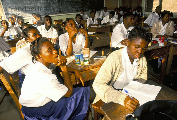 Schüler im Klassenzimmer  Schule  Ghana  Westafrika  Afrika