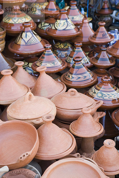 Tajine Töpfen zu verkaufen in Souk  Meknès  Marokko  Nordafrika  Afrika