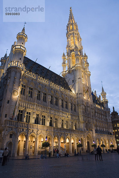 Abend  Hotel de Ville  Grand Place  Brüssel  Belgien  Europa