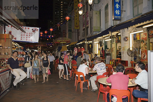 Pagode Straße Ladenhäuser Stände und Straßencafés Verkauf chinesische waren in der Nacht  eine beliebte Einkaufsmeile für einheimische und Touristen  Chinatown  Outram  Singapur  Südostasien  Asien