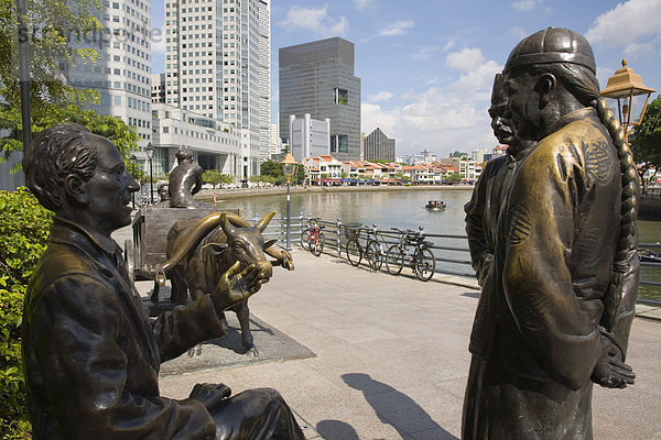 Fluss Kaufleute  Bronze-Skulptur von Aw Tee Hong Darstellung historische Stadtentwicklung  am Fluss Bank  Boat Quay Conservation Area  Zentralbereich  Singapur  Südostasien  Asien