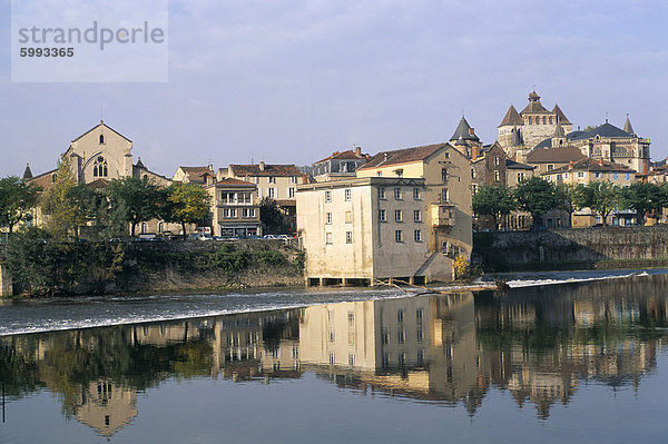 St. James Mill und Wehr am Fluss Lot  Stadt von Cahors  Quercy  Vallee du Lot (Lot Valley)  Midi-Pyrenees  Frankreich  Europa