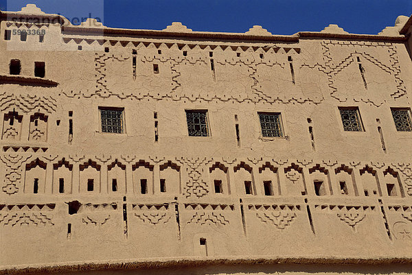 Aussenansicht der verzierten Mauer Taourirt Kasbah  Ouarzazate  Marokko  Nordafrika  Afrika