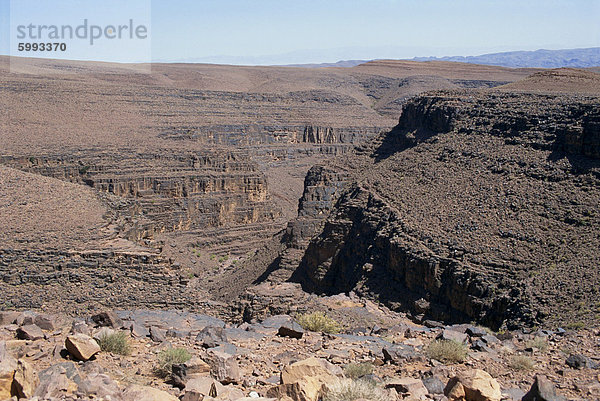 Aride Landschaft in der Nähe von Tamenougalt  Marokko  Nordafrika  Afrika