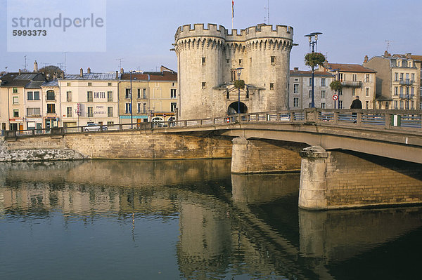 Den Ufern der Maas und der Porte Chausee  Stadt von Verdun  Maas  Lothringen  Frankreich  Europa