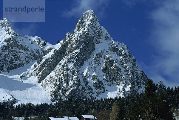 Dramatische Peak bei Brunni'  in der Nähe von Zürich  Schweiz  Europa