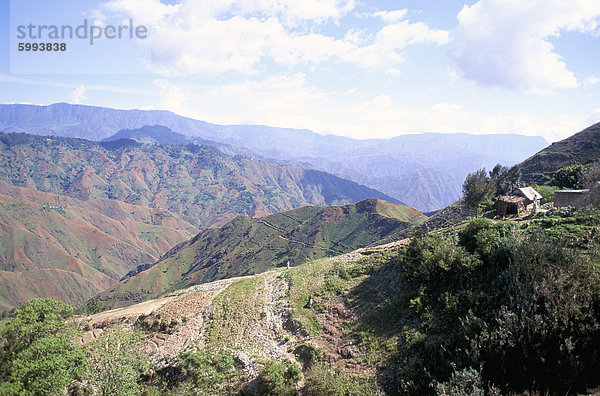 Terrassen am Hang des Berges Interieur auf 1800m Höhe  Bois d ' avril  Haiti  Insel Hispaniola  Westindische Inseln  Zentralamerika