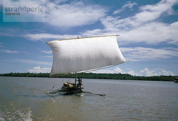 Fischerboot  südlich von der Insel Sulawesi  Indonesien  Südostasien  Asien