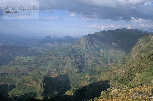 Berglandschaft in der Nähe von Sankaber  Simien Mountains National Park  UNESCO World Heritage Site  Äthiopien  Afrika