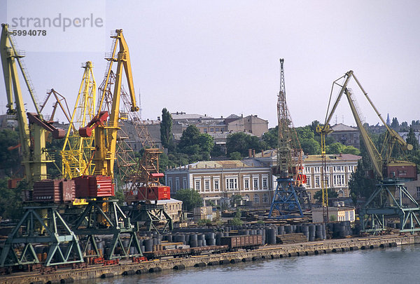 Port mit Kränen  Odessa  Ukraine  Europa