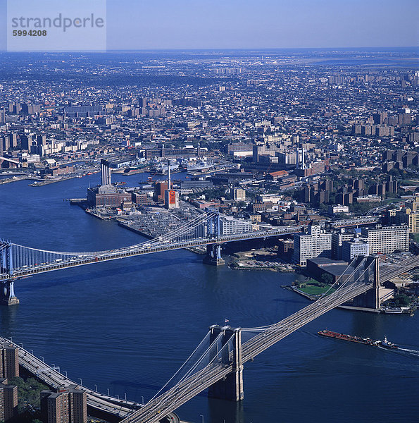 Luftbild übernommen vor 2001  nächste  Brooklyn Bridge und Manhattan Bridge  vom 110. Stockwerk Observatorium des World Trade Centre  Manhattan  New York City  Vereinigte Staaten  Nordamerika